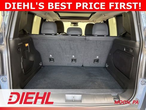 Used 2023 Jeep Renegade Latitude w/ Sun/Sound Group AWD/4WD image 9
