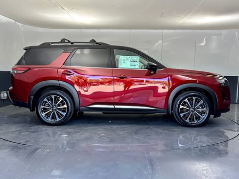 New 2026 Nissan Pathfinder Platinum AWD/4WD image 2