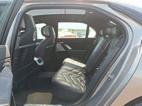 Used 2023 BMW 760i xDrive w/ Executive Package AWD/4WD image 10