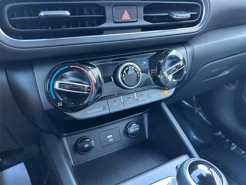 Used 2022 Hyundai Kona SEL image 30