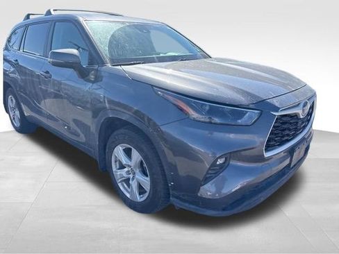 Used 2023 Toyota Highlander LE AWD/4WD image 11