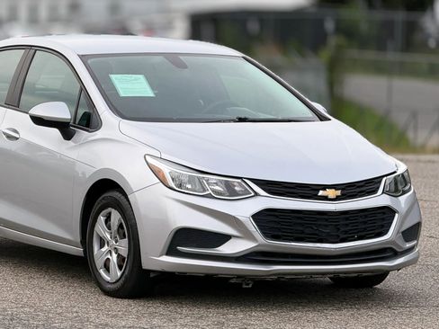 Used 2017 Chevrolet Cruze LS FWD image 15