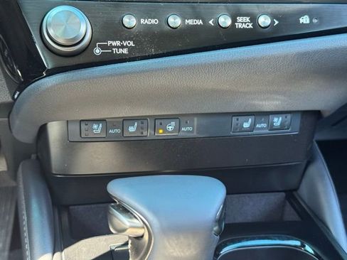 Used 2025 Lexus ES 300h 300h w/ Premium Package image 15