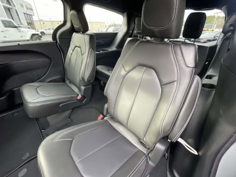 New 2026 Chrysler Pacifica Select image 20