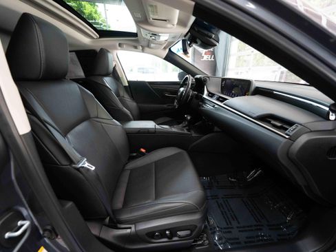 Used 2019 Lexus ES 300h w/ Premium Package FWD image 26