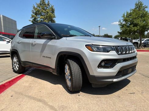 Used 2025 Jeep Compass Limited AWD/4WD image 4