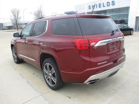 Used 2018 GMC Acadia Denali image 3