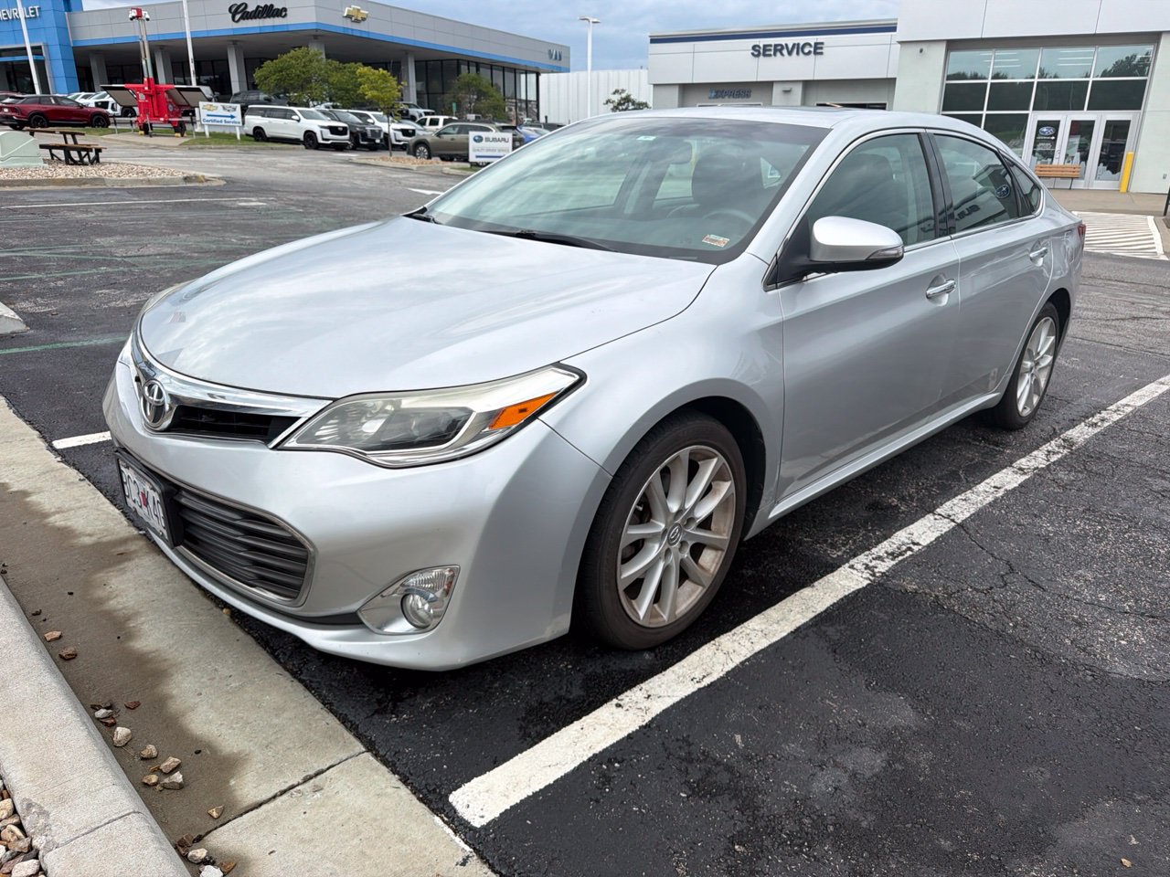 Used 2013 Toyota Avalon XLE Touring FWD image 2