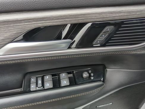 Used 2024 Jeep Wagoneer L Series III w/ Flexible Seating Group image 46