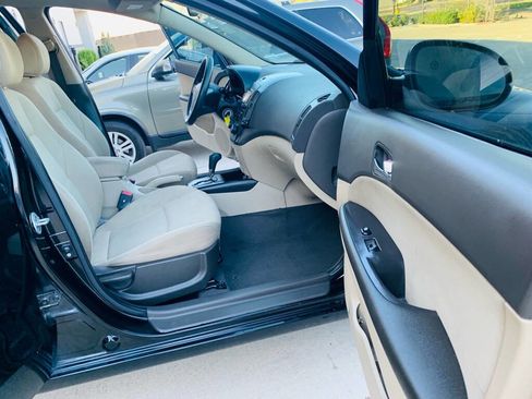 Used 2012 Hyundai Elantra GLS 4dr Wagon w/ Preferred Pkg image 21