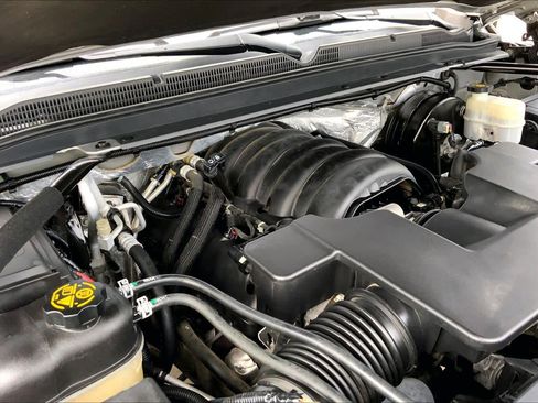 Used 2018 Chevrolet Suburban LT RWD image 33