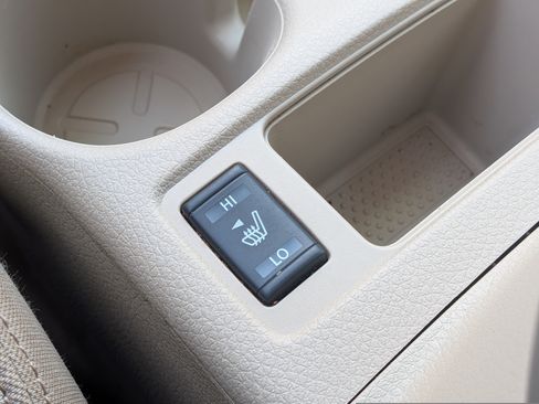 Used 2020 Nissan Rogue SV FWD image 31