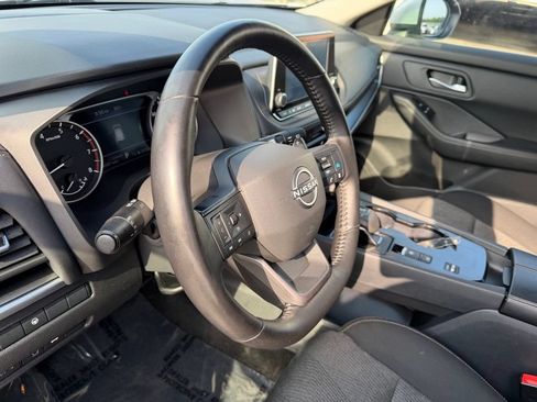 Used 2025 Nissan Rogue SV FWD image 17