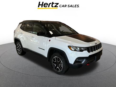 Used 2025 Jeep Compass Trailhawk AWD/4WD image 1