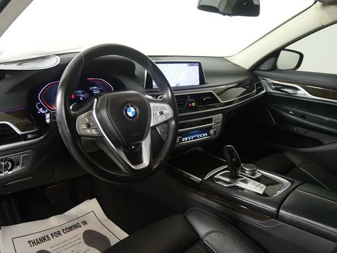 Used 2022 BMW 740i w/ Premium Package RWD image 12