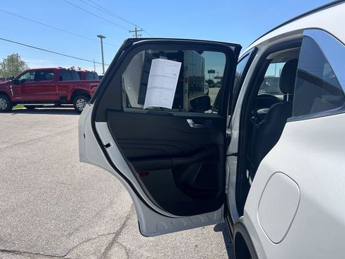 Certified 2025 Ford Escape SE FWD image 15