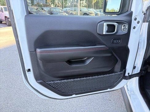 Used 2026 Jeep Wrangler Unlimited Rubicon AWD/4WD image 9