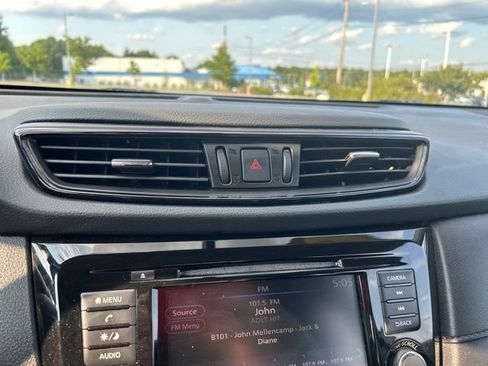Used 2018 Nissan Rogue S AWD/4WD image 20