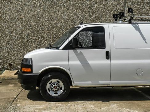 Used 2022 GMC Savana 2500 w/ Driver Convenience Package RWD image 17