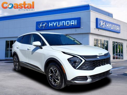 Used 2025 Kia Sportage LX image 1