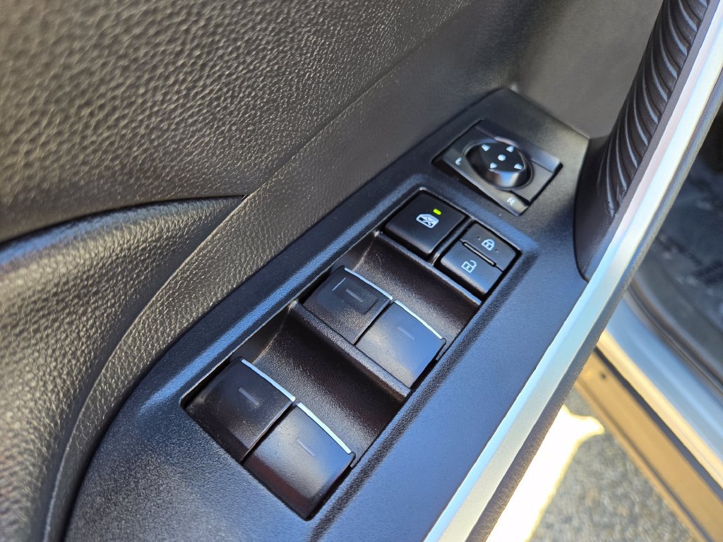 Used 2025 Toyota RAV4 XLE AWD/4WD image 16