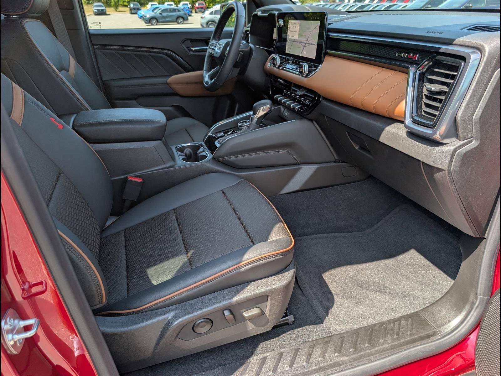 Used 2025 GMC Canyon AT4 w/ Technology Plus Package AWD/4WD image 18
