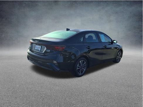 Used 2024 Kia Forte LXS FWD image 9