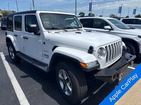 Used 2019 Jeep Wrangler Unlimited Sahara AWD/4WD image 3