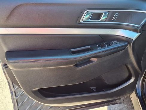 Used 2017 Ford Explorer XLT w/ Equipment Group 202A FWD image 13