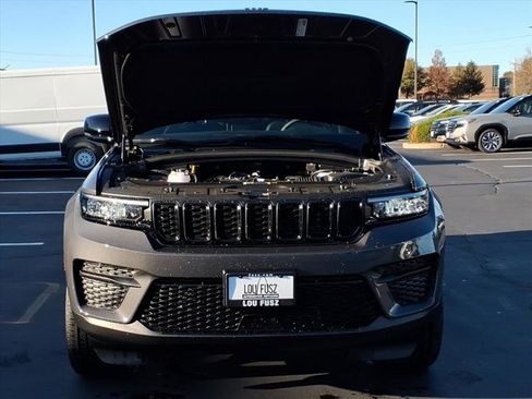 New 2025 Jeep Grand Cherokee Altitude image 21