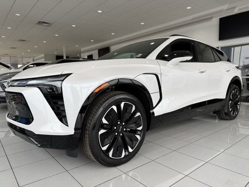 New 2025 Chevrolet Blazer EV RS image 11
