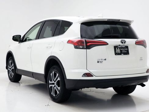 Used 2018 Toyota RAV4 LE image 6