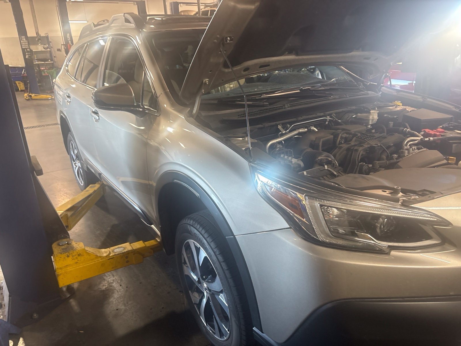 Used 2020 Subaru Outback Limited w/ Popular Package #2 AWD/4WD image 3