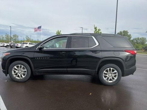 Used 2020 Chevrolet Traverse LT FWD image 2