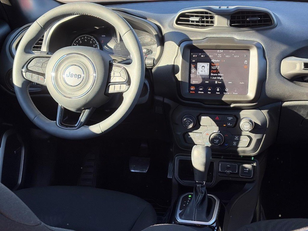 Used 2021 Jeep Renegade Latitude w/ Sun & Sound Group FWD image 13