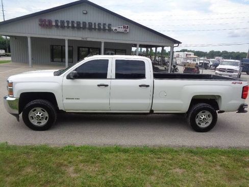 Used 2019 Chevrolet Silverado 2500 W/T AWD/4WD image 2