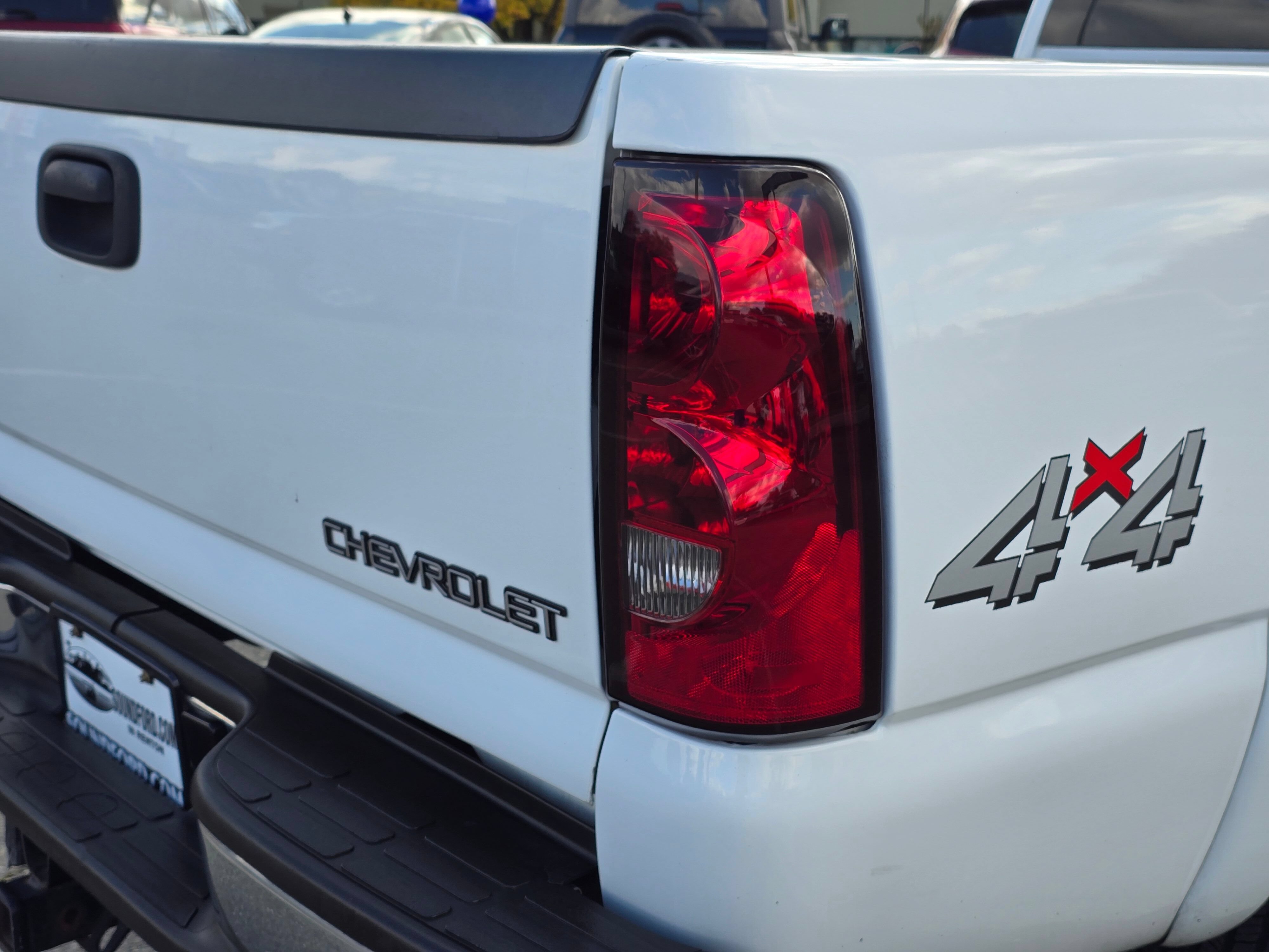 Used 2005 Chevrolet Silverado 2500 LT w/ Heavy-Duty Power Package AWD/4WD image 14