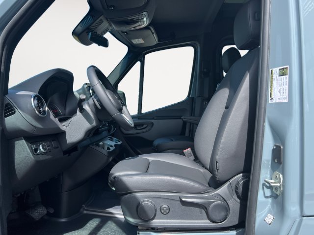Used 2024 Mercedes-Benz Sprinter 2500 image 10