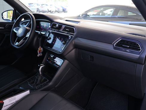 Used 2023 Volkswagen Tiguan SE R-Line image 29