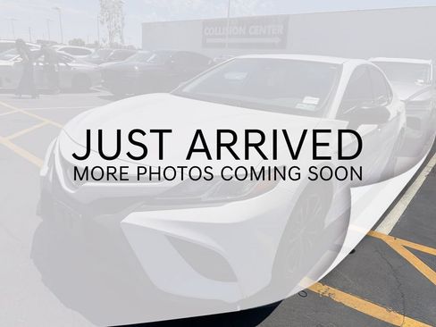 Used 2019 Toyota Camry SE FWD image 3