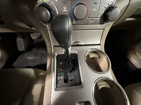 Used 2011 Toyota Highlander 4WD image 25