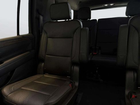 Used 2021 Chevrolet Suburban High Country AWD/4WD image 31