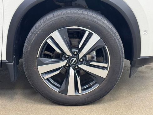 Used 2023 Nissan Rogue SL w/ SL Premium Package image 4