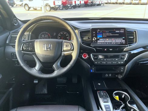 Used 2025 Honda Ridgeline Black Edition image 12