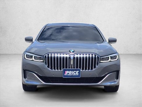 Used 2022 BMW 740i RWD image 2