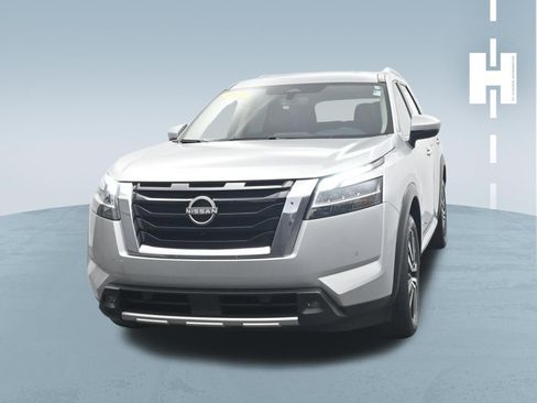 Used 2023 Nissan Pathfinder Platinum AWD/4WD image 2