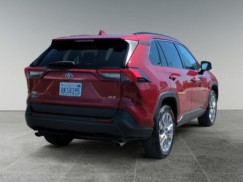 Used 2019 Toyota RAV4 XLE Premium w/ Carpet Mat Package FWD image 5