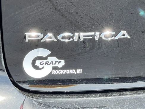 Used 2025 Chrysler Pacifica Select FWD image 51