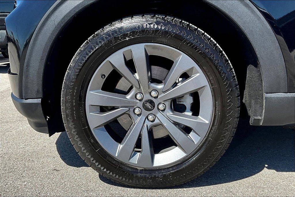 Used 2021 Ford Explorer XLT w/ Equipment Group 202A AWD/4WD image 8