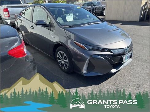 Used 2021 Toyota Prius Prime XLE image 1